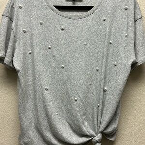 Women’s lightweight top.